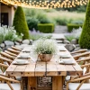 Celebración al aire libre con decoración rústica y elegante.
