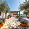 Oasis mediterráneo: jardín de lavanda y olivos en una terraza soleada.